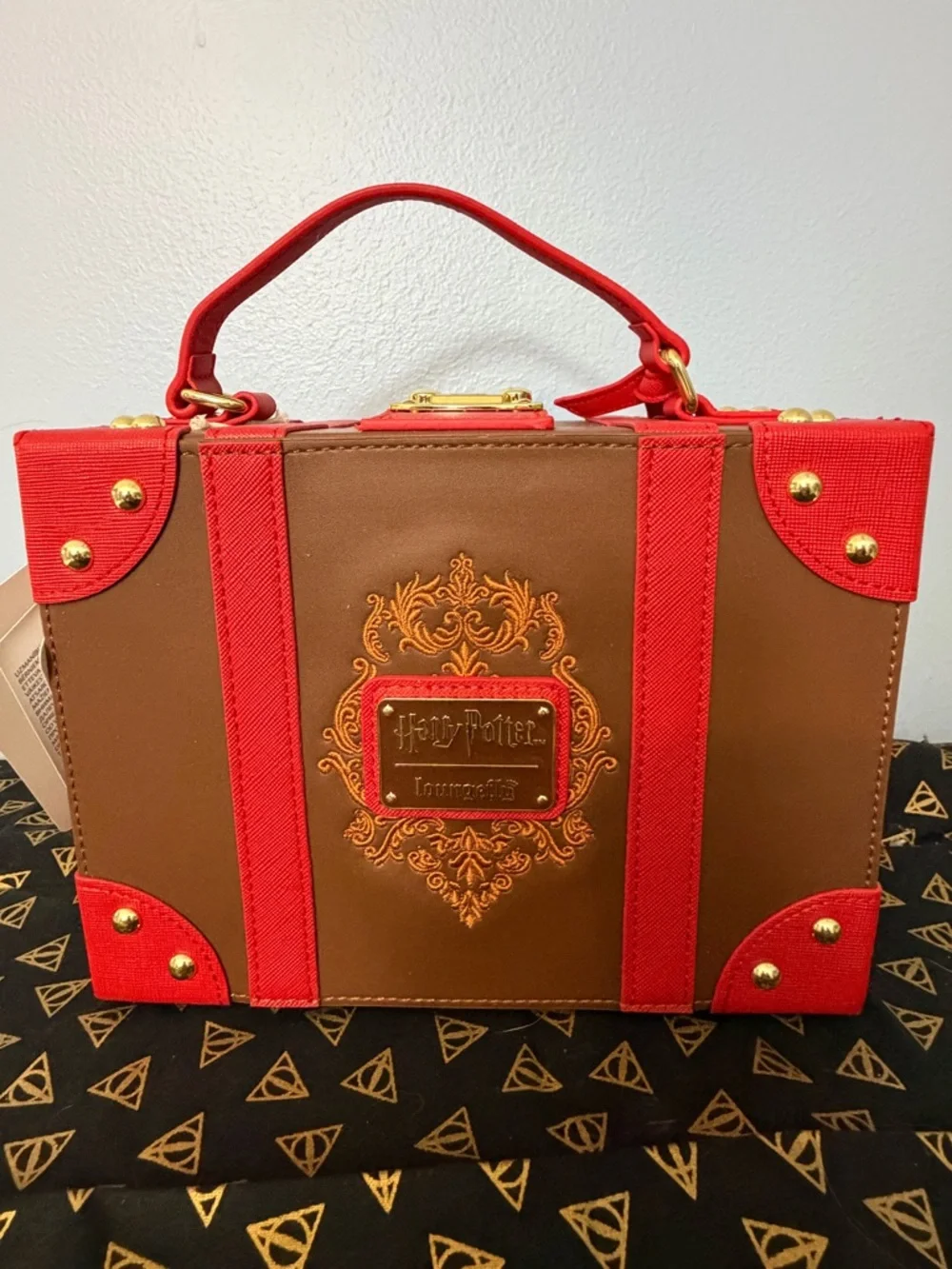 Loungefly Harry Potter Hogwarts Express Luggage Trunk Crossbody Bag - Picture 2 of 5